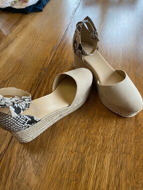 Nine West Tan Espadrille Wedges with Snake-Print Ankle Strap